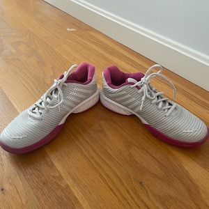 Like New Women’s 8.5 Tennis Shoes